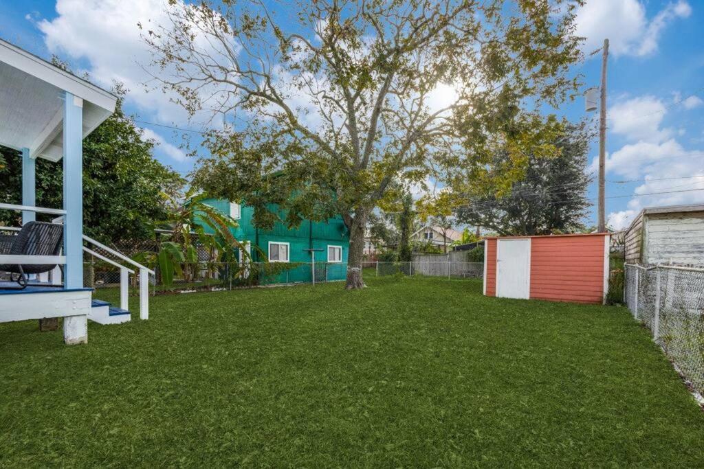 Cozy Sea Breeze Bungalow - 2 Mins To The Beach Galveston Exterior foto